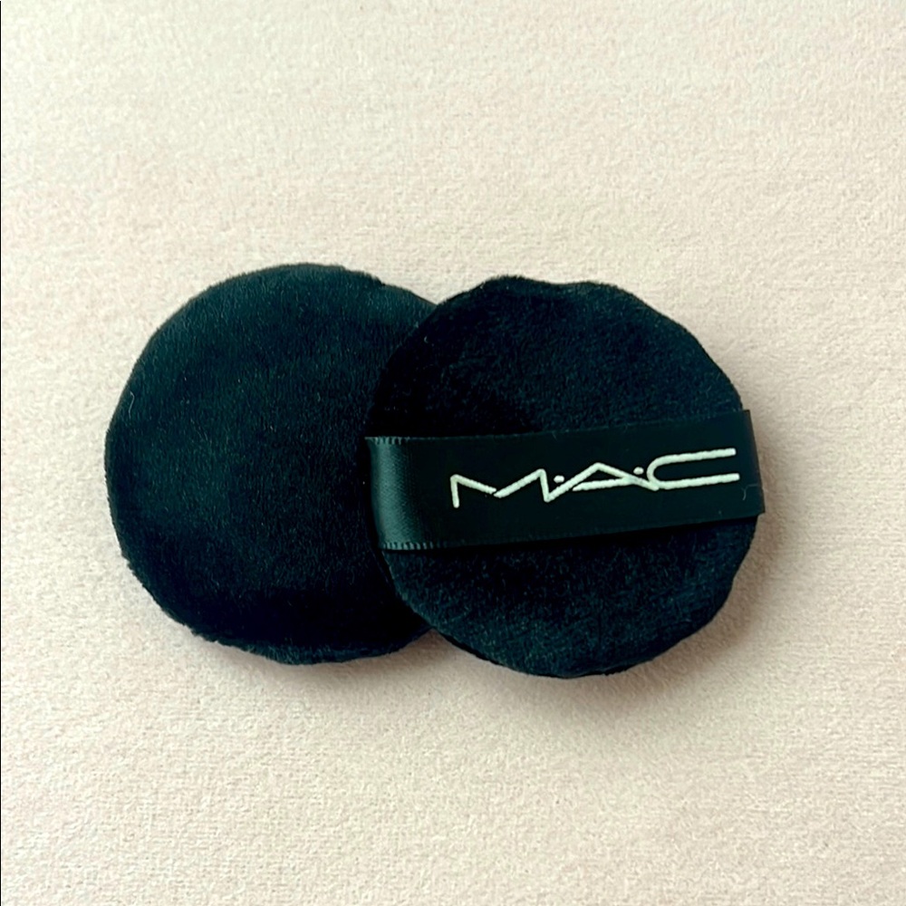 MAC MAKEUP POWDER PUFFS - NEW